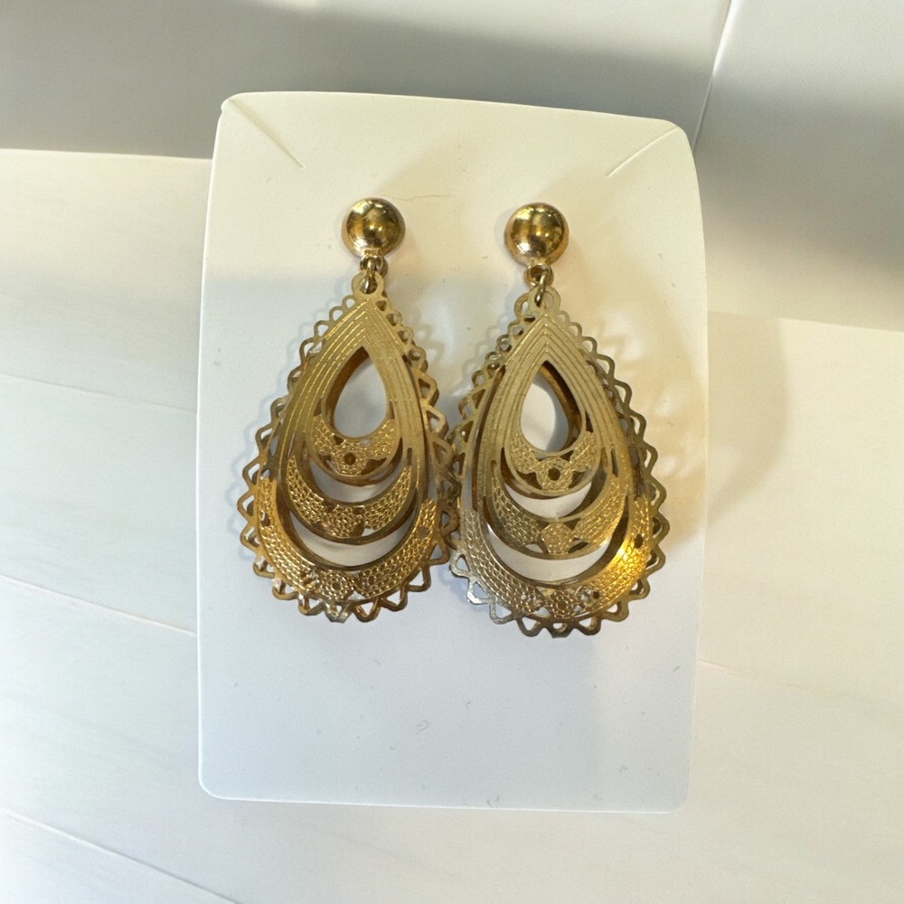 Vintage Gold Tone Drop Earrings Fish hook Oval Shape Filigree Light Weight